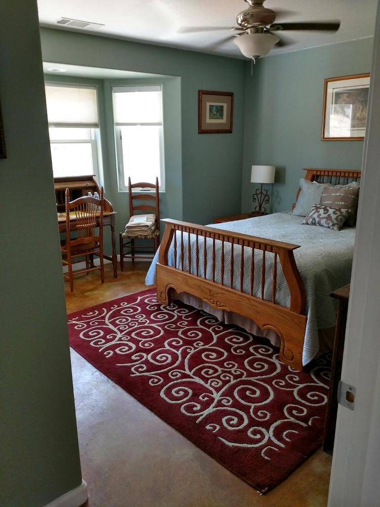 Queen Room interior